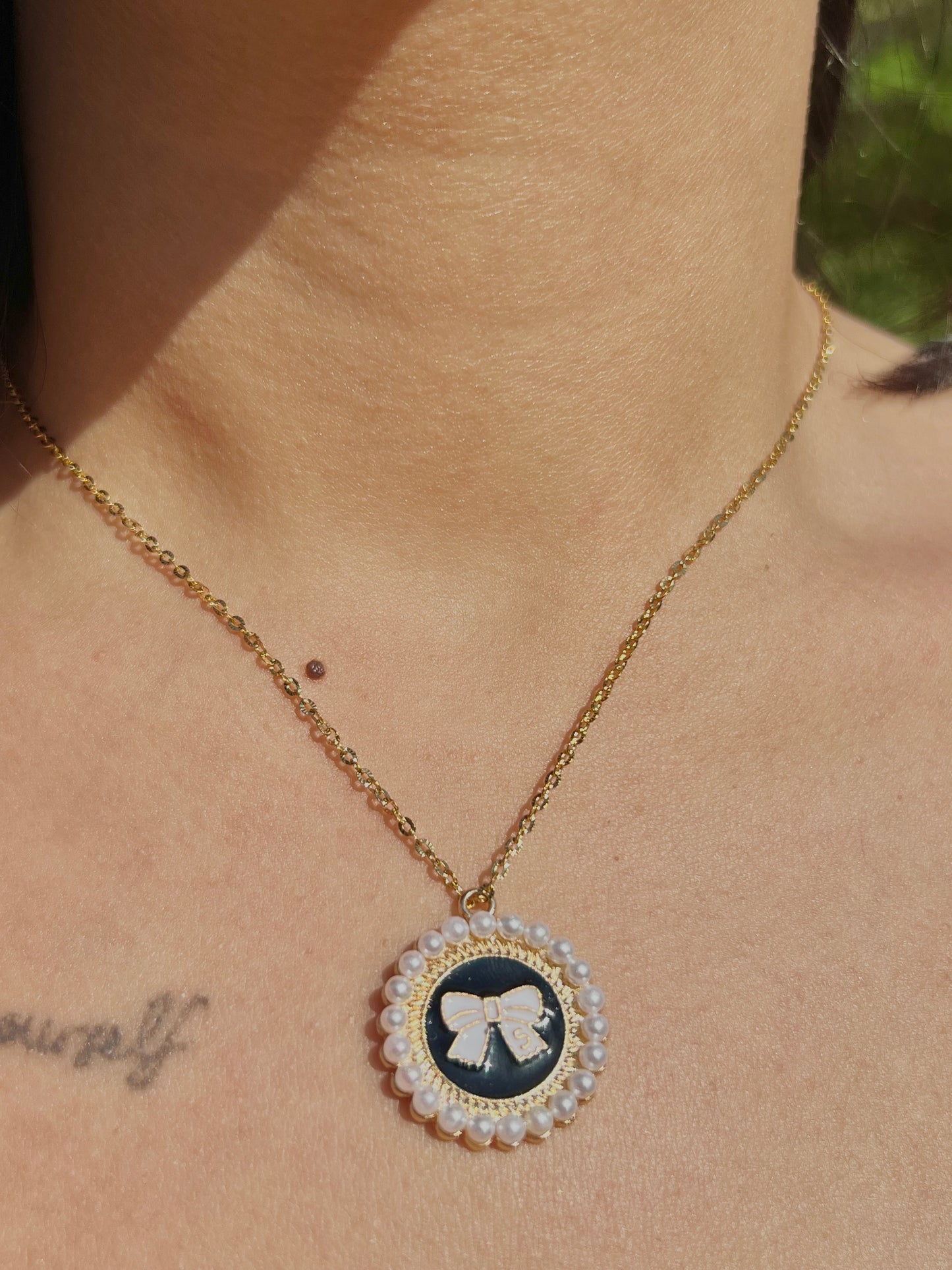 🎀✨ Pearl Bow Medallion Necklace ✨🎀