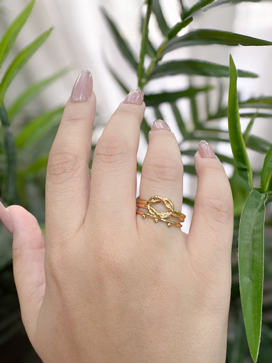 Willow embraces ring