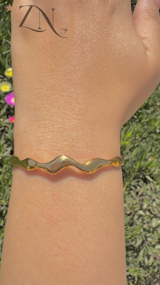 Liquid Gold Wave Bangle