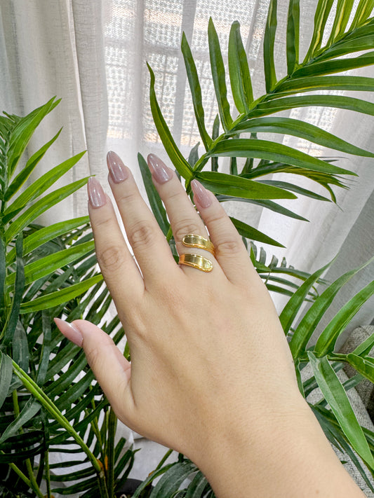 The Solis Curve ring
