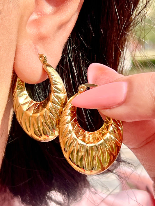 ✨ Textured Gold Hoop Earrings ✨